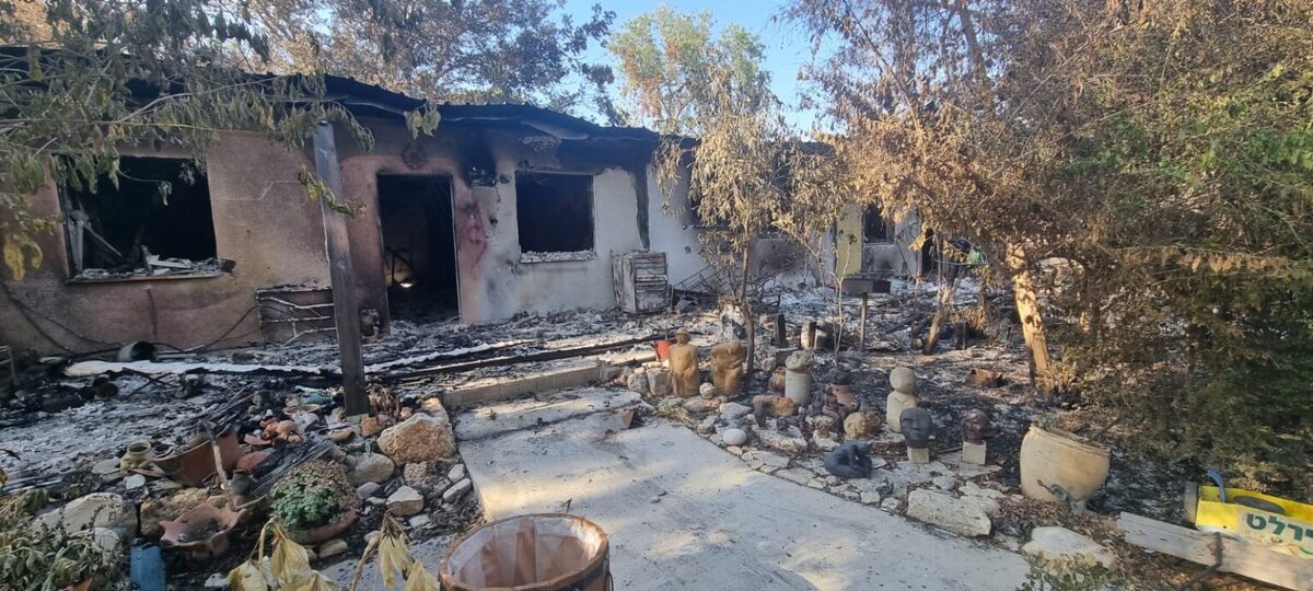 Дом в кибуце Нир Оз, после нападения ХАМАС на Израиль, 7 октября 2023 года.
