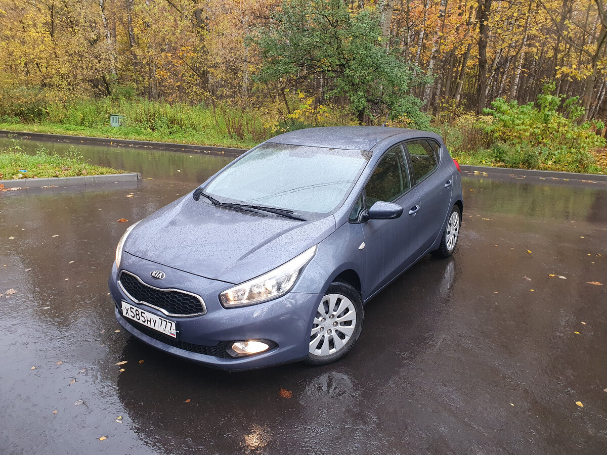 Я даже удивился, что ЛКП не изобилует царапками и сколами. Для корейца 2015 года прямо удивительно.