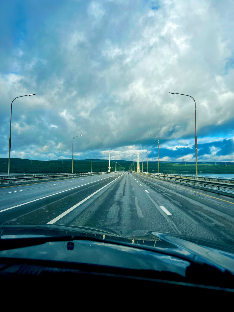 Общая длина мостового перехода 47К-072 составляет примерно 2,5 километра, а собственно моста — 1611 метров. Мост является автотранспортным узлом, обеспечивающим автомобильную связь Мурманска с западными районами Мурманской области, а также с Норвегией, Финляндией.