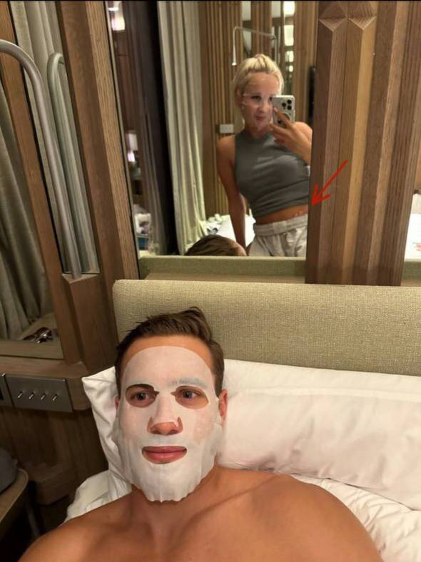 Уже киску погладить нельзя 😂