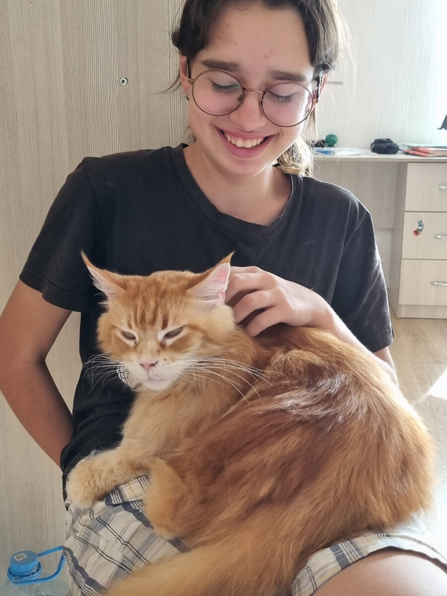 Человек и его тотемное животное(именна эта кошка у нас считается слегка "куку")