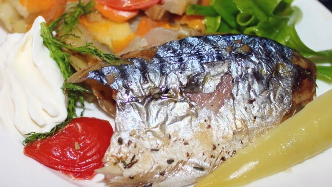 Жирная рыба с овощами — очень полезная пища для сердца и сосудов 