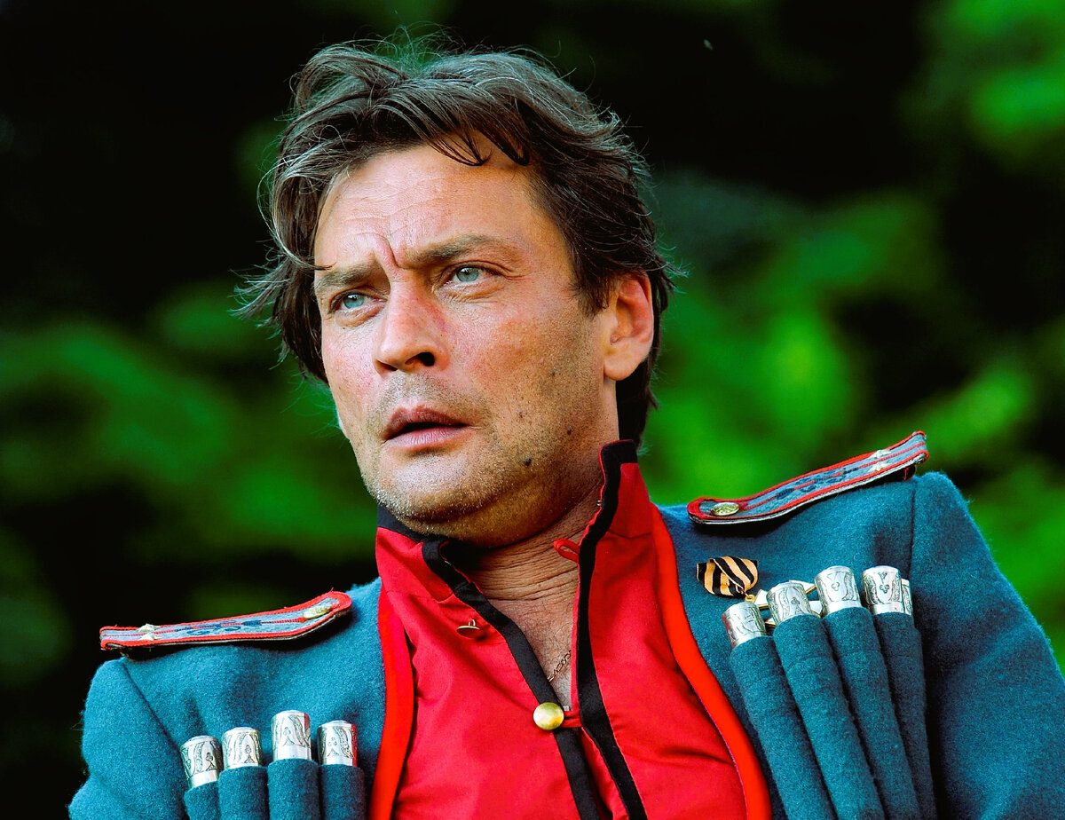 Как Домогаров оказался в конфликте с театром Моссовета?