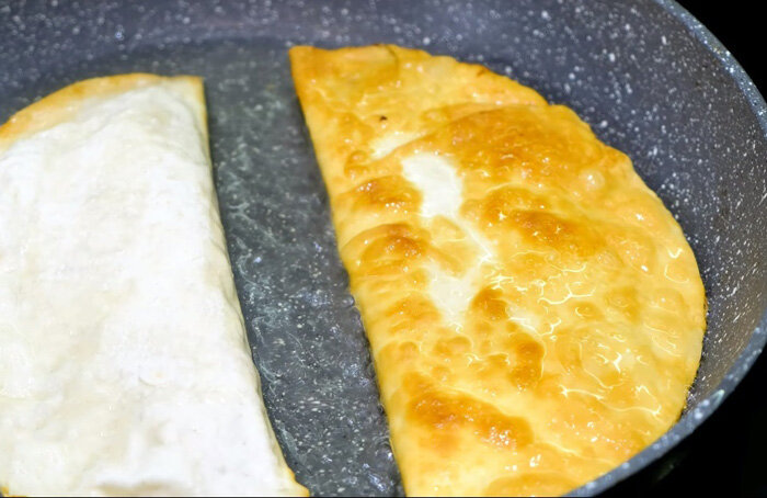 Жарим наши чебуреки