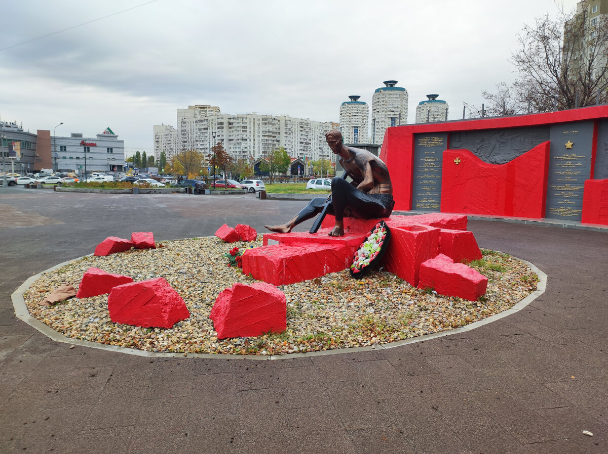 Памятник Солдату Отечества (воинам XX века) в Марьино в Москве. Источник — dzen.ru/pa_myatnik