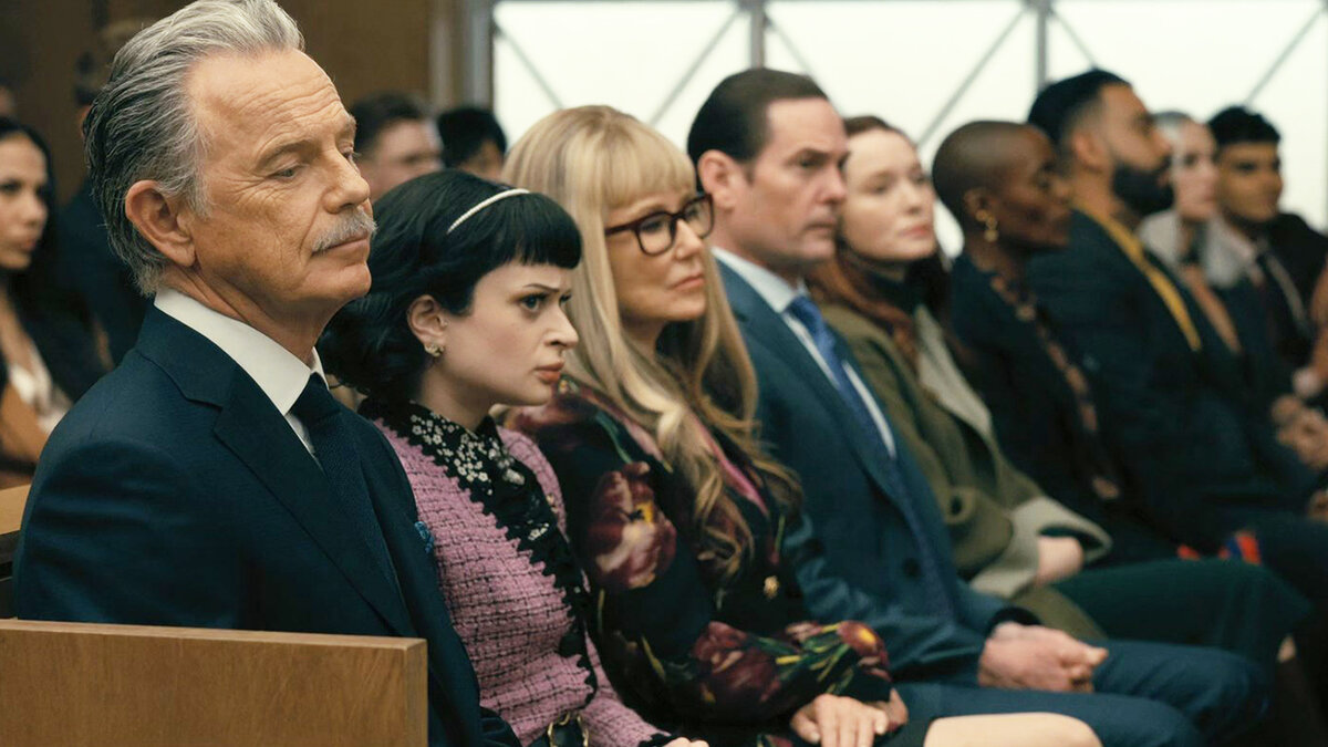 Этот мистический сериал, основанный рассказах Эдгара Алана По, познакомит зрителя с утопающей в пороках семейкой Ашеров, построивших свою фармацевтическую империю на костях.