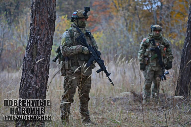Военнослужащие подразделения армейского спецназа Вооружённых сил в зоне проведения СВО Фото: @voenacher