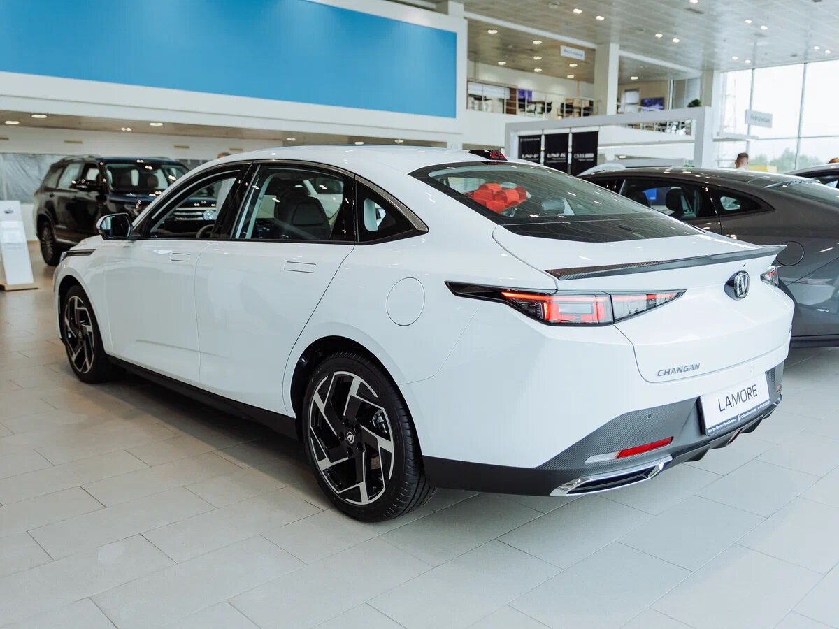 У модели весьма эффектный дизайн.