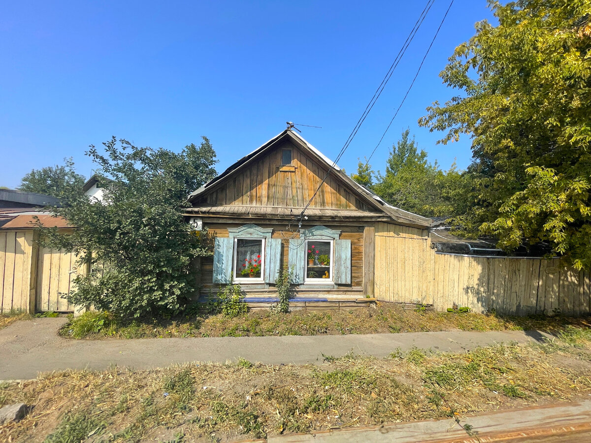 Осень в Уфе. Впервые в столице Башкортостана. Чем впечатлил город. Здесь  много меда, старых домов и новостроек | Под зонтиком | Дзен