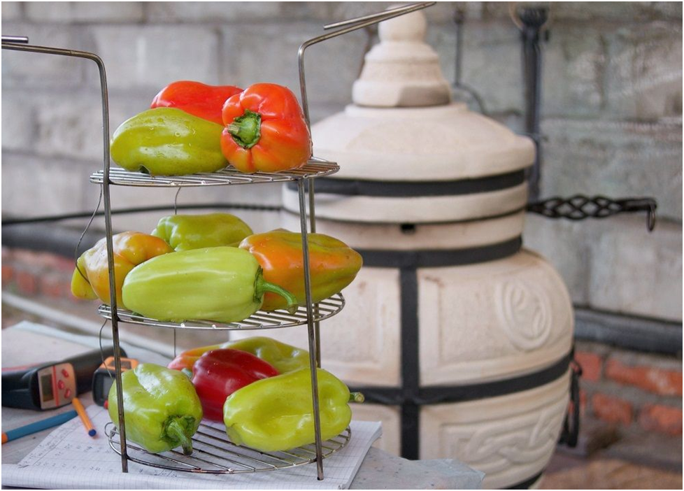 Овощи на этажерке в тандыре