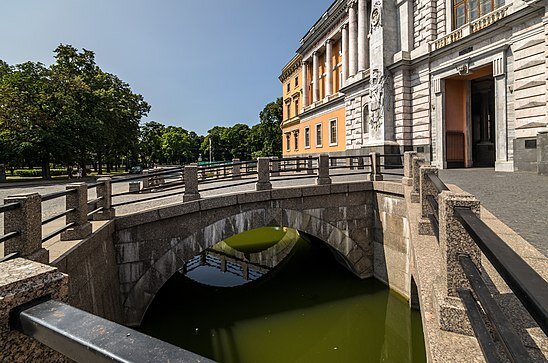 Трёхчаситный мост /фото с сайта Википедия/