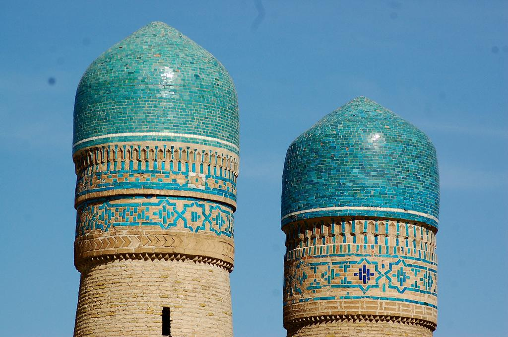 Узбекистан вики. 4 минарета. Узбекистан марка минарет хива. 4 минарета. Бухара минарет калян ночью.