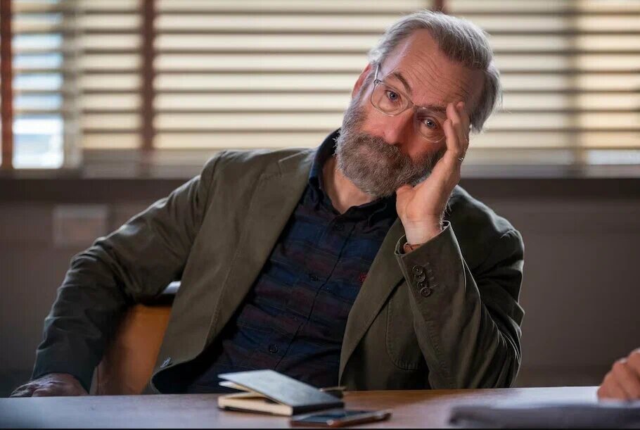 Боб Оденкёрк в роли Уильяма Генри Деверо-мл. на кадре из сериала "Счастливчик Хэнк"