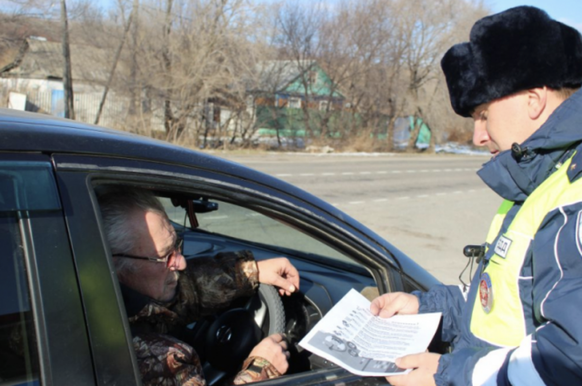    Во Владивостоке мужчина уснул в машине и лишился сумки