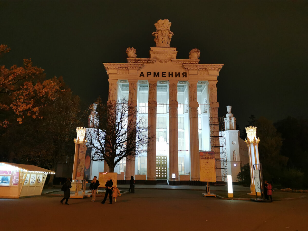 Павильон был построен в 52-54 годах