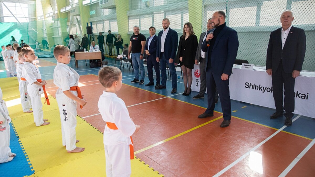     Лучшие юные каратисты из Владивостока, Находки и Славянки собрались в дальневосточной столице 21 октября. Они приняли участие в городском первенстве по фуллконтакт каратэ.