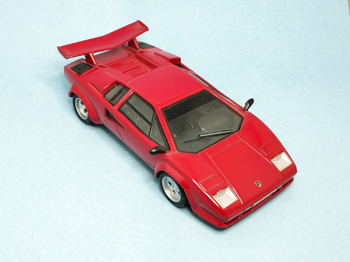 Рис. 1. Модель автомобиля Lamborghini Countach из журнальной серии "Суперкары - лучшие автомобили мира" до преображения