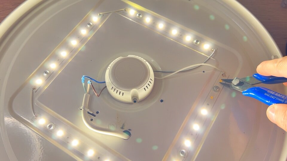 Ремонт LED-лампочки. Заменил светодиод обычным паяльником Мастер-Ок Дзен