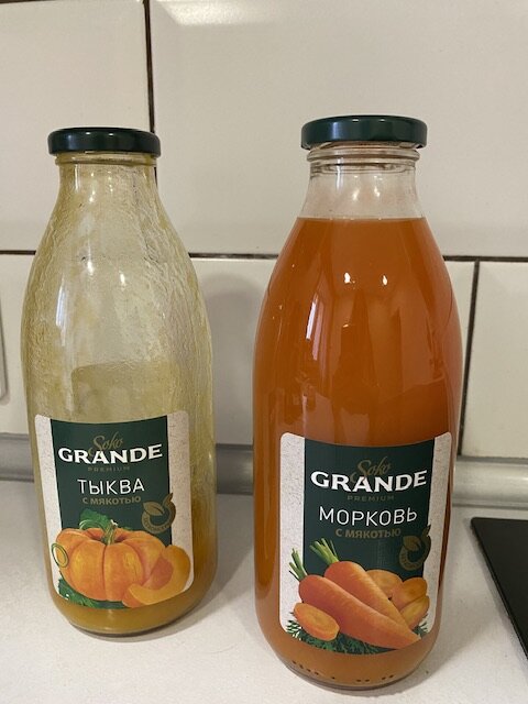 Самый бюджетный вариант моих любимых соков. Но в составе есть небольшое количество сахара. Покупаю в пятерочке