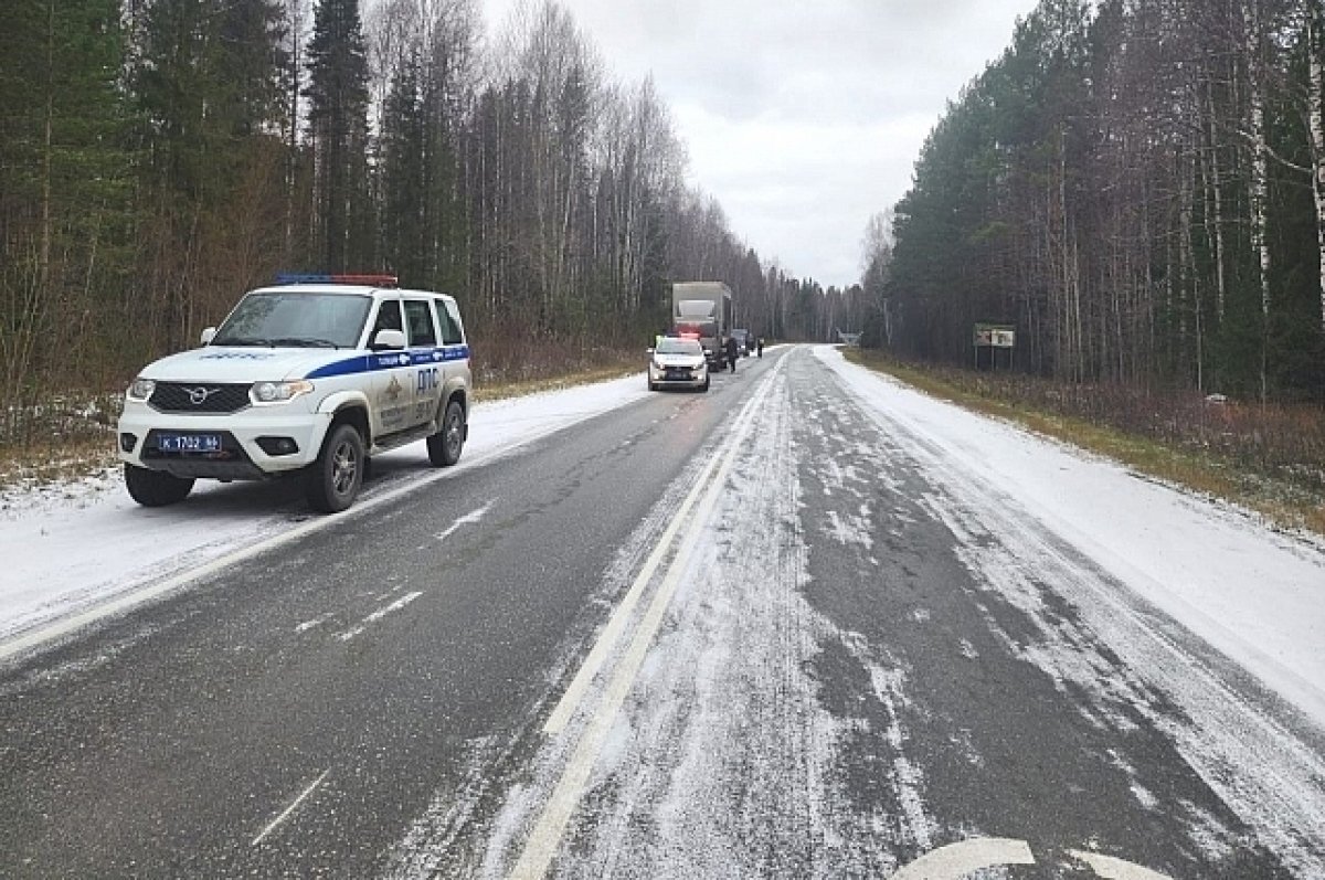    Трассу в Свердловской области перекрыли из-за обледенения и снега