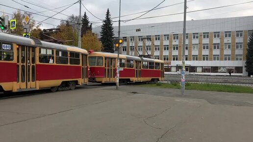 Улица Белореченская и Посадская в Екатеринбурге, 21.10. 2023. Нормального снега еще нет.