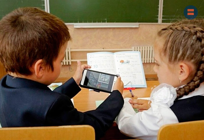 Запрет на изъятие телефонов нельзя прописать в школьном уставе, но можно установить запрет на их использование во время урока