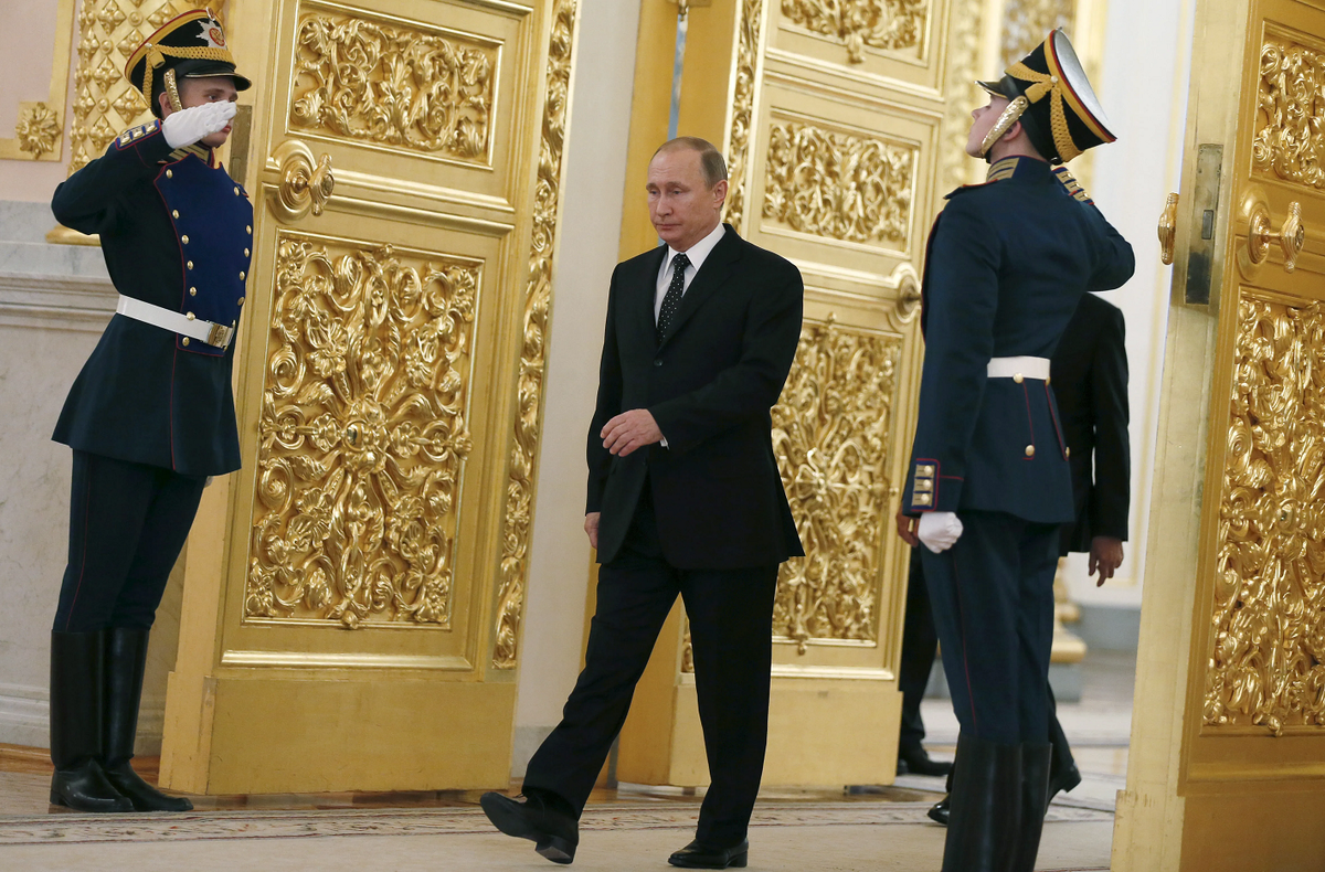 Походка президента России Владимира Путина вызывает много обсуждений и спекуляций.