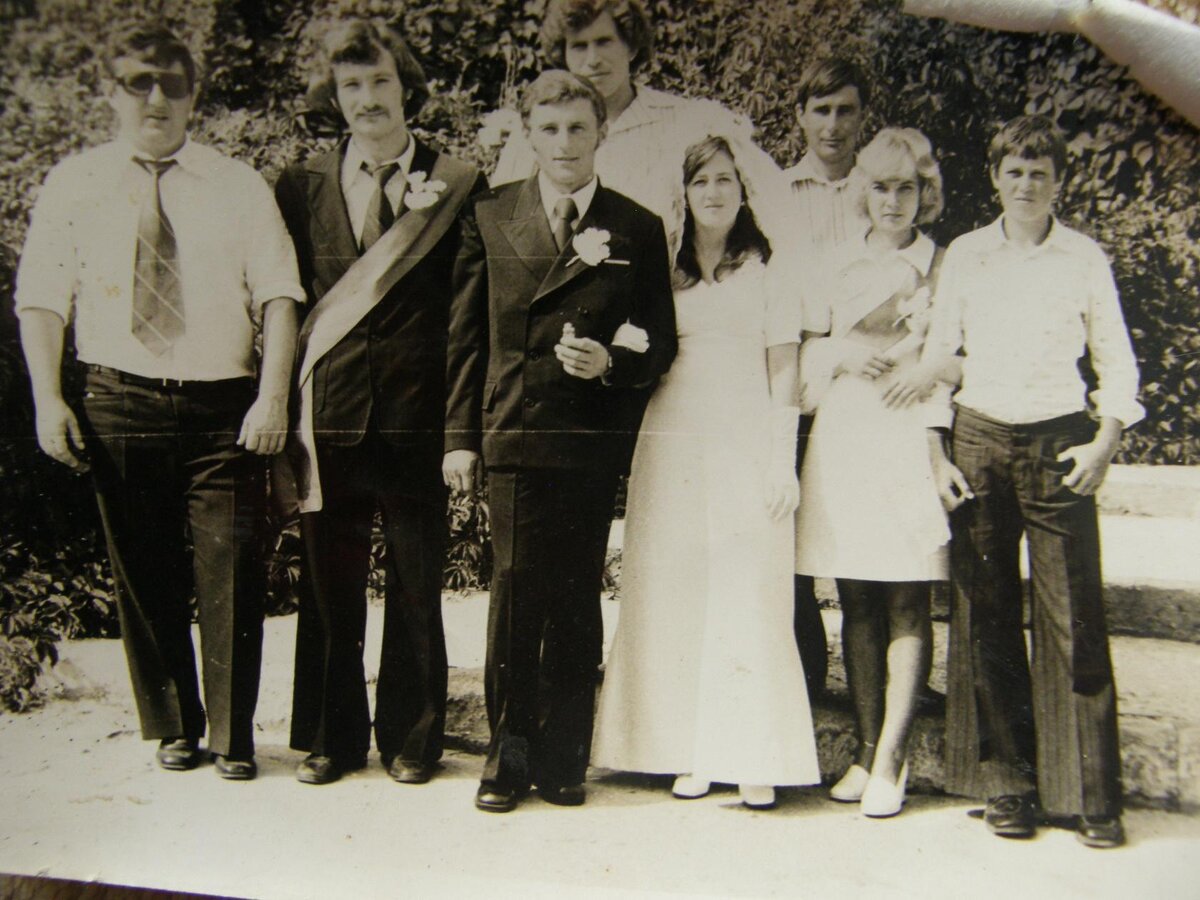 Я справа, свидельница у подруги