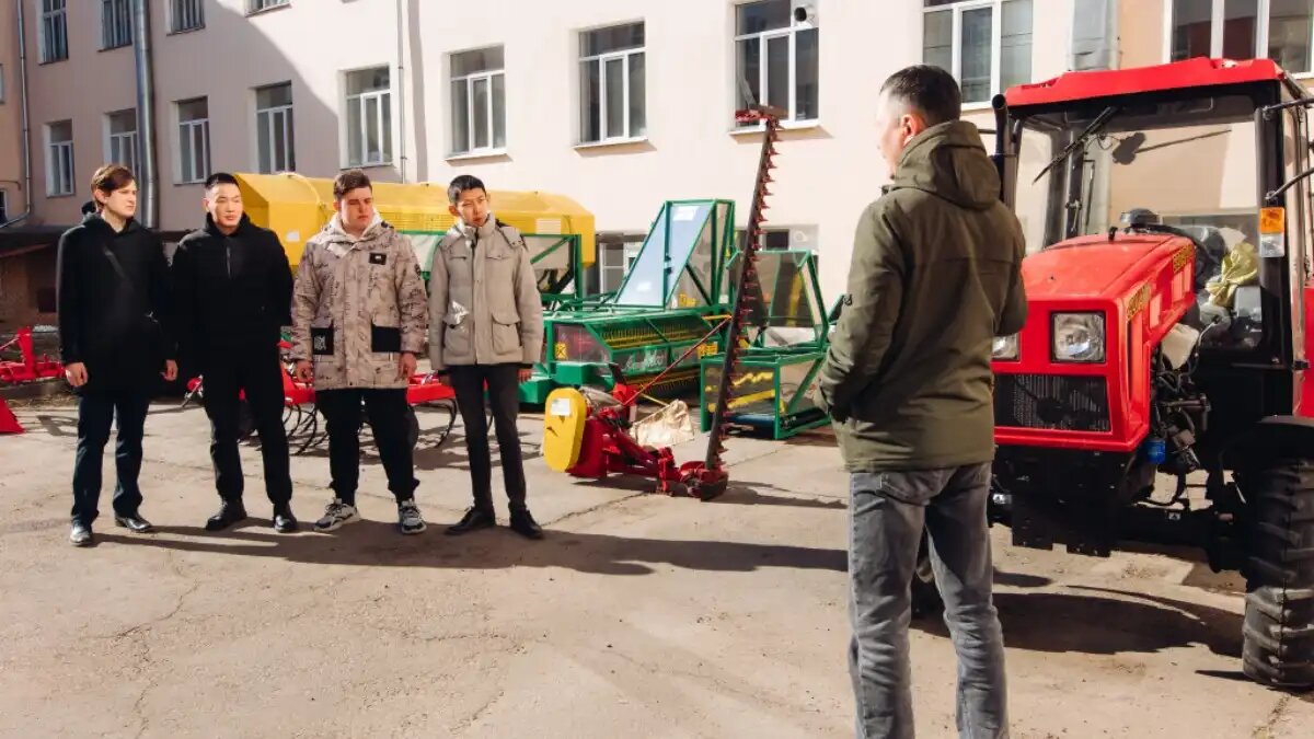 Фото: bgsha.ru Бурятская ГСХА пополнила МТП сельхозтехники