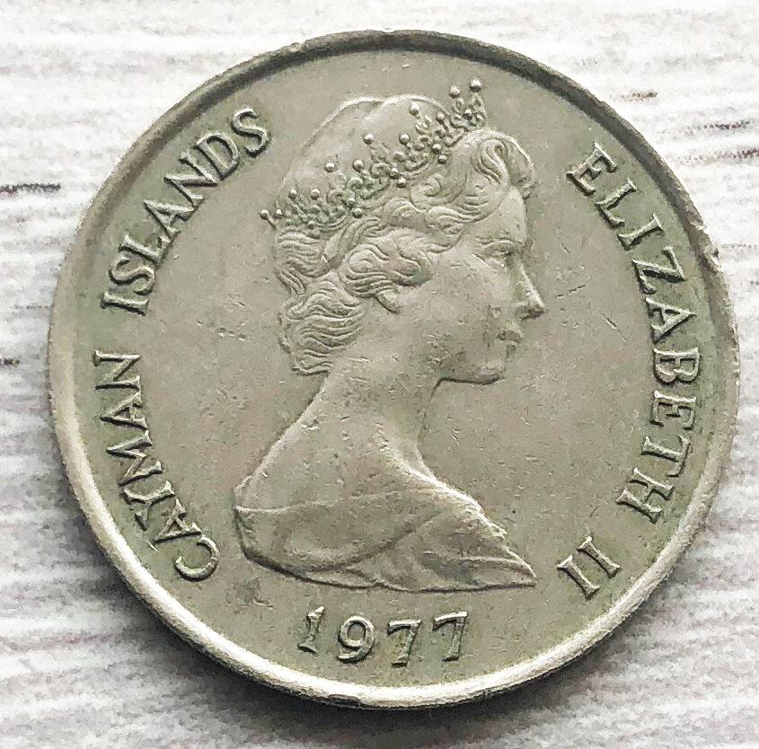 Каймановы острова портрет британской королевы №2. Фото автора. 