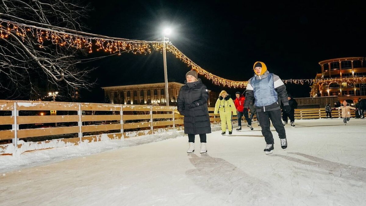    В Курске начнут монтаж катка на улице Ленина на территории бывшего "Старого клена"