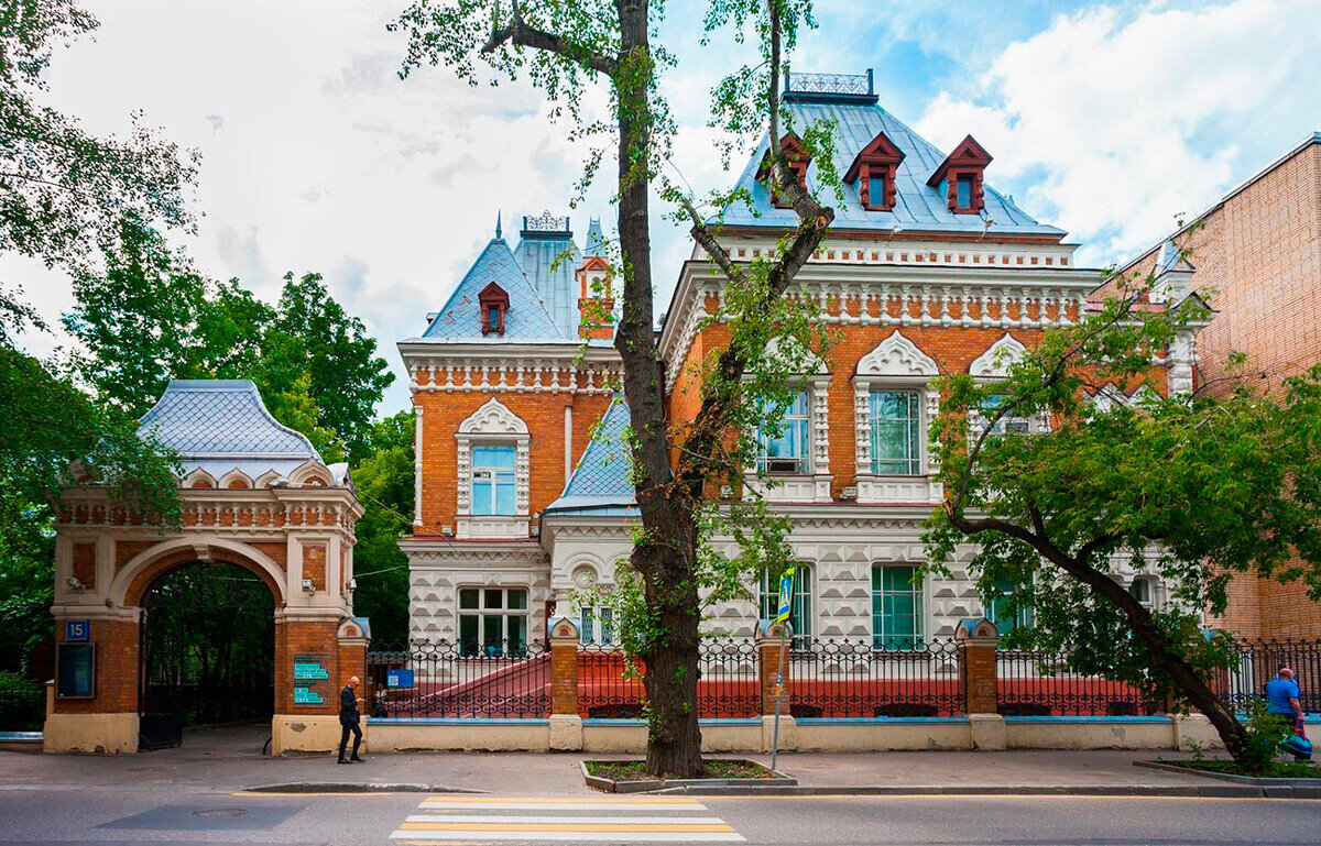 Тимирязево музей. Усадьба Щукина на малой грузинской. Здание биологический музей Тимирязева в Москве. Особняк Щукина Тимирязевский музей. Музей Тимирязева на малой грузинской здание музея-усадьбы.