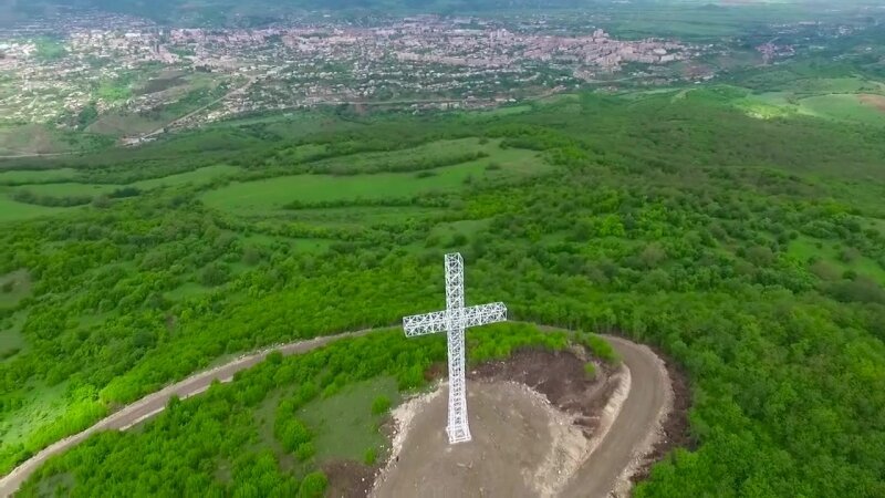 В Степанакерте по указанию антихриста Ильхама Алиева уничтожен христианский крест