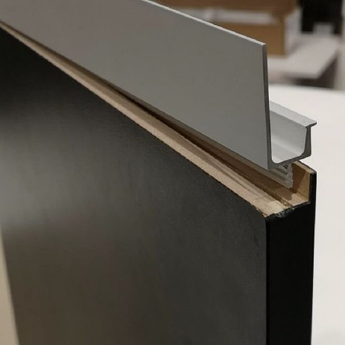 декоративный алюминиевый профиль. профиль т-образный 270 см для пола. профиль кромочный smart 18мм (3 и 3мм) l 2,9м 026. профиль 18 мм. ручка профиль анодированный черный матовый.