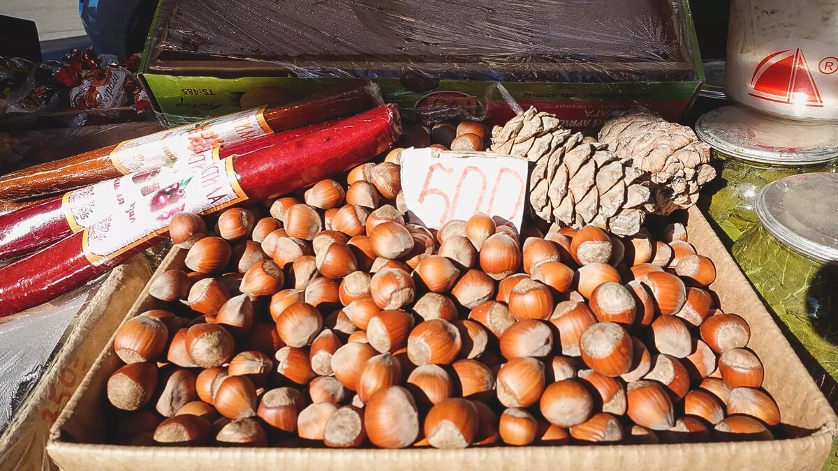     По информации врача, не только в молочных продуктах может содержаться большое количество кальция.