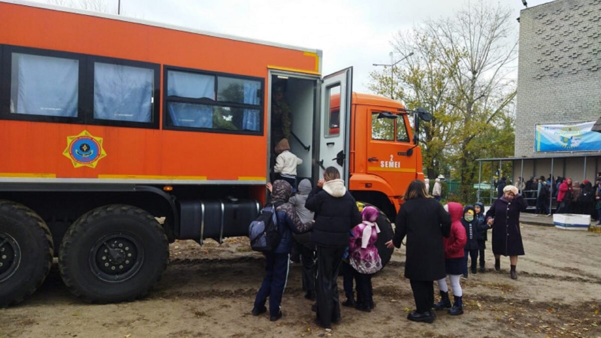 400 детей было эвакуировано в Семее из-за пожара в школе | Bizmedia.kz |  Дзен