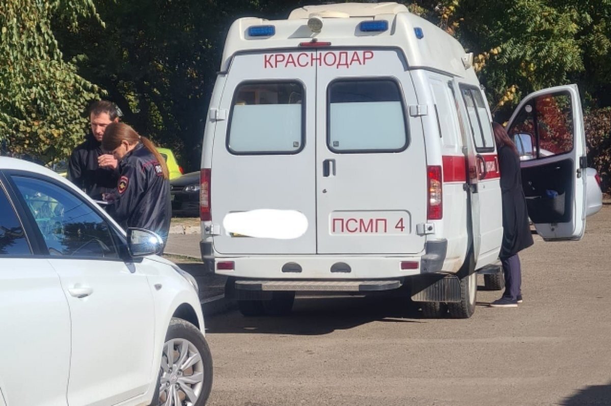    В Краснодаре сотрудники полиции отговорили подростка от прыжка с высоты