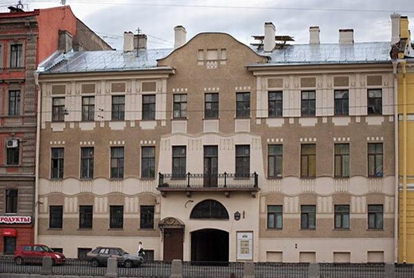 Дом 89 по набережной реки Фонтанки.Результаты переделки К. Маккензена. Лицевой фасад