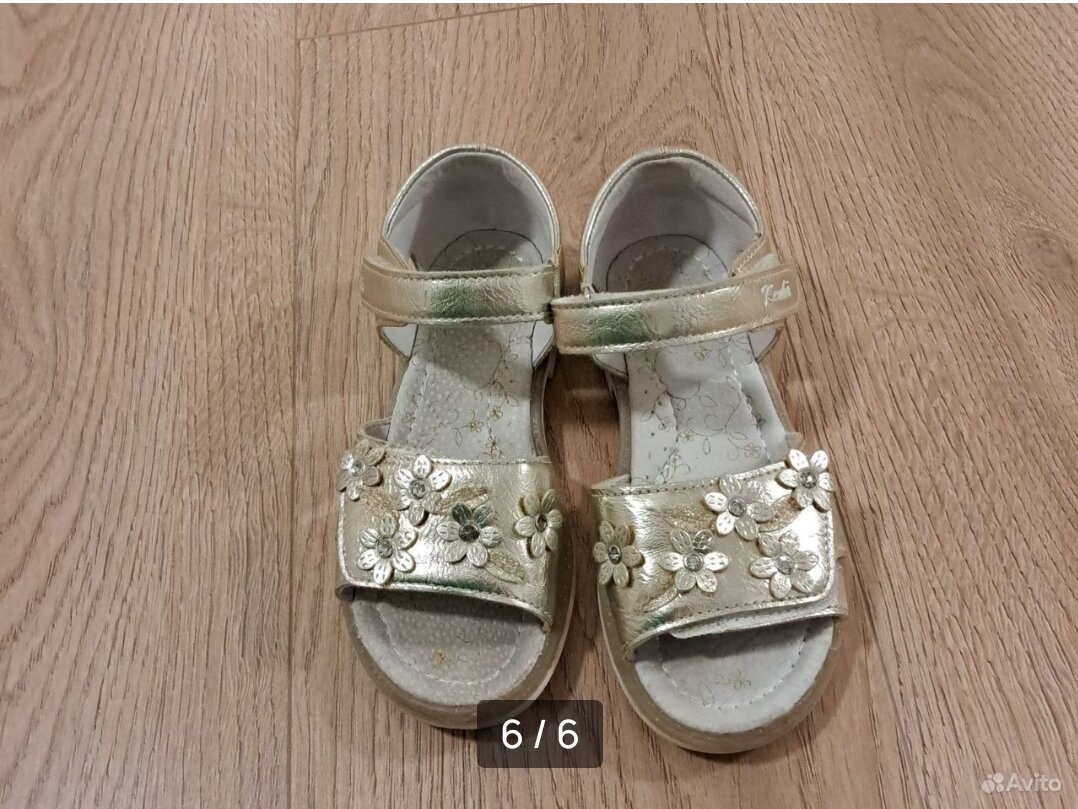 Фото вечернее, странные зелёные блики - на самом деле их нет, сандали в отличном состоянии