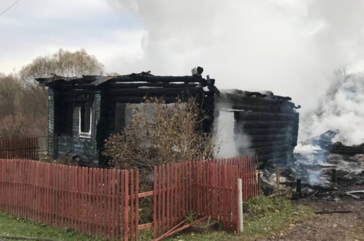    Семья погибла при пожаре в деревне в Ярославской области