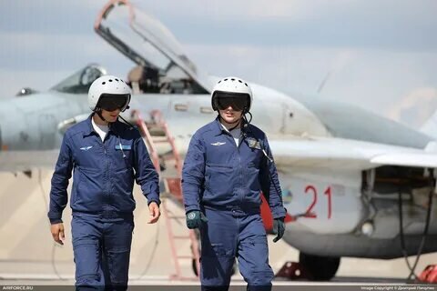 Военные летчики (фото из открытого источника Яндекс картинки)