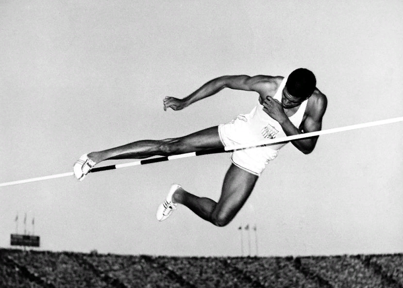 Именно на такую высоту выбросил своё тело Чарльз Дюмас, имя которого свыше четырёх десятков лет являлось приговором для всех «высотников» Советского Союза и целого мира.