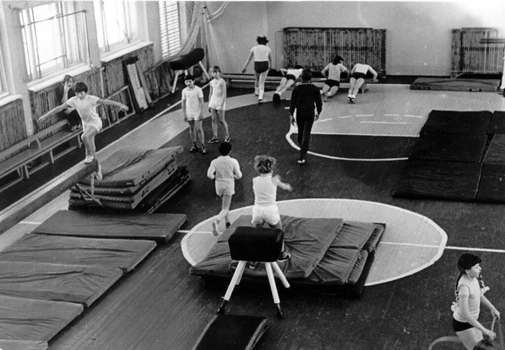 ...когда гражданин из Советского Союза устанавливал очередной рекорд, он готовился к нему на допотопном оборудовании, в условиях, которые часто полностью исключали комфортный формат подготовки.