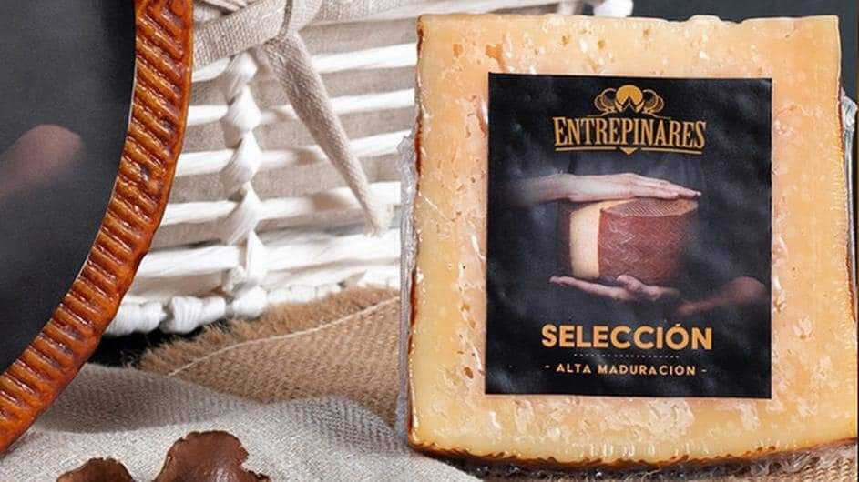 Конечно в Mercadona🔥 Queso Seleccíon Alta Maduracion от сыроварни Entrepinares - испанский сыр из смеси  коровьего, козьего и овечьего молока по цене 3.96 евро за 340 гр. 
Ежегодный конкурс International Cheese & Dairy Awards в Великобритании присвоил высшую награду данному сыру🥳

В прошлом году был Viejo de Oveja La Reserva,  ранее – Lonchas Burger Emmental Cheddar (нарезка) и Crema de Tostada.