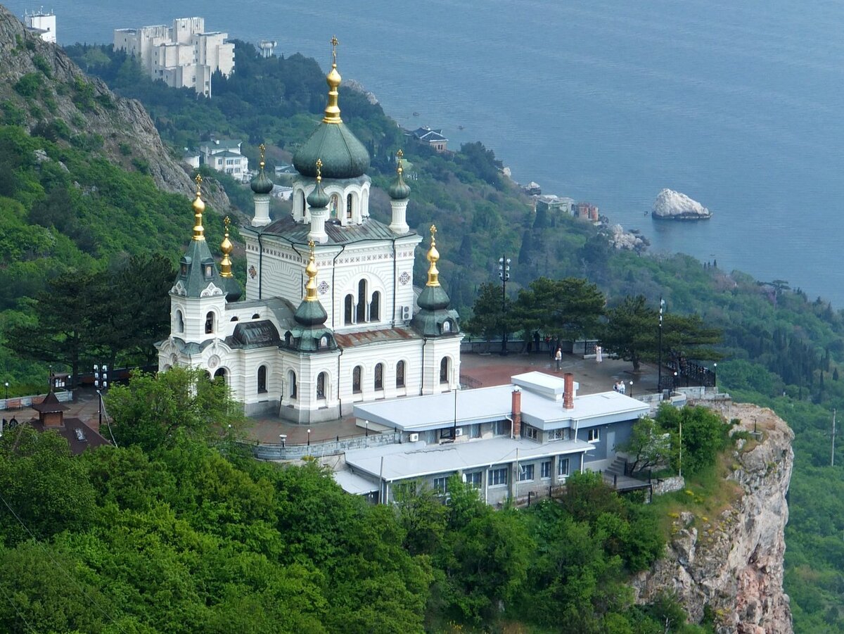 Крым под. Форосская Церковь Байдарские ворота. Крым храм в Форосе. Крым Байдарские ворота храм Воскресения. Церковь в Крыму Форосская Церковь.