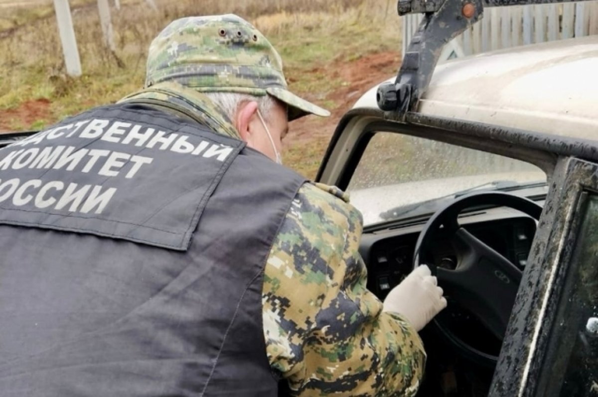    Чтобы скрыть следы преступления, мужчина вывез тело в лес на машине.