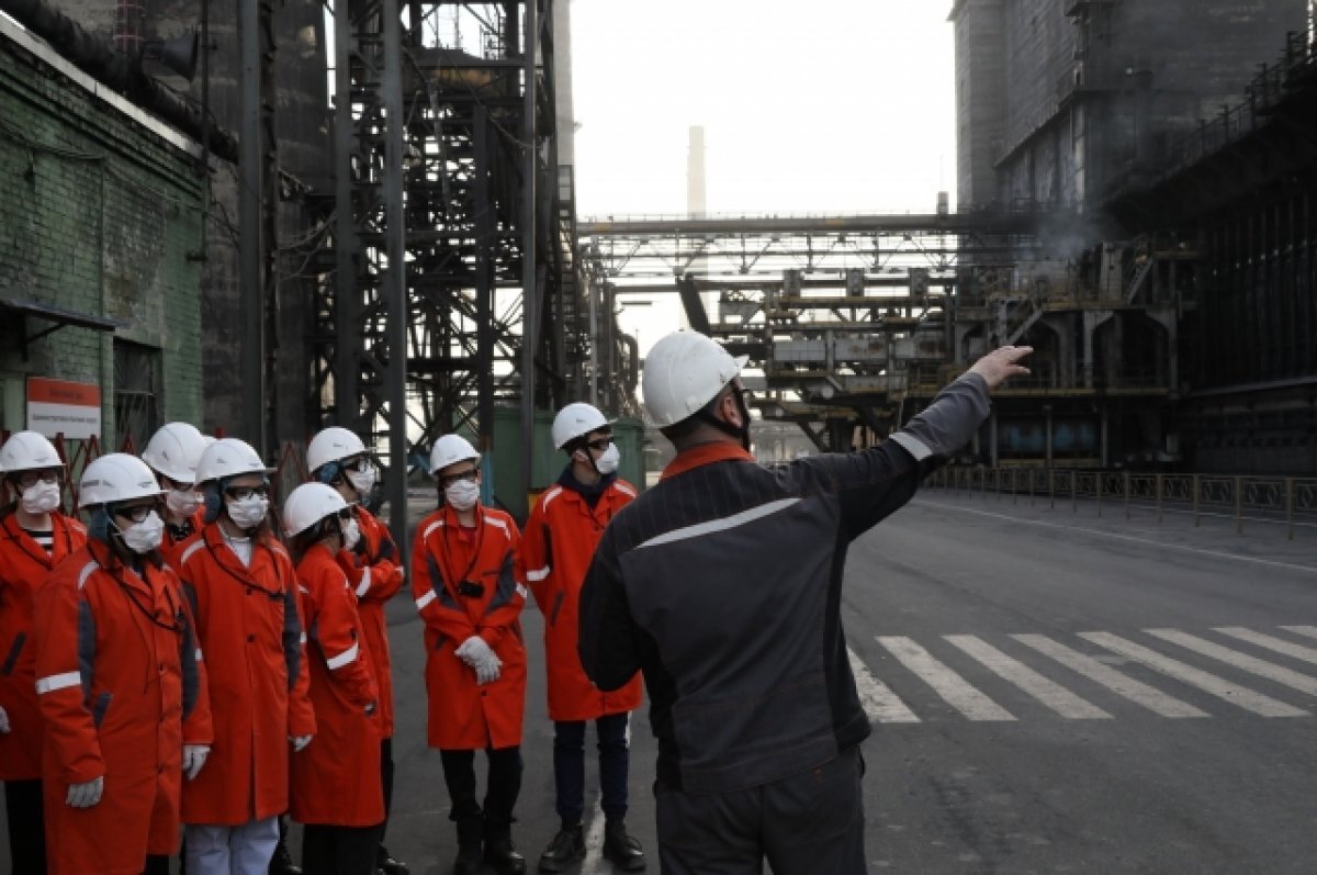    Уральскую Сталь посетили новотроицкие старшеклассники.