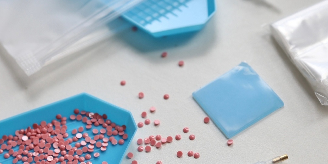 Как выкладывать алмазную мозаику?