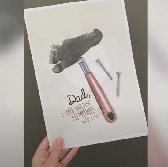    Из отпечатков ступни   
Источник: Скриншот из видео