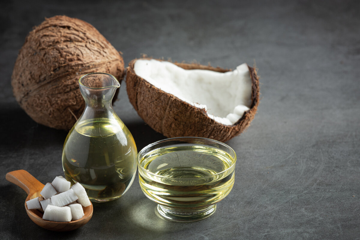 <a href="https://ru.freepik.com/free-photo/jug-of-coconut-oil-whit-coconut-put-on-dark-background_10992008.htm#query=%D0%BA%D0%BE%D0%BA%D0%BE%D1%81%D0%BE%D0%B2%D0%BE%D0%B5%20%D0%BC%D0%B0%D1%81%D0%BB%D0%BE&position=6&from_view=search&track=ais">Изображение от jcomp</a> на Freepik